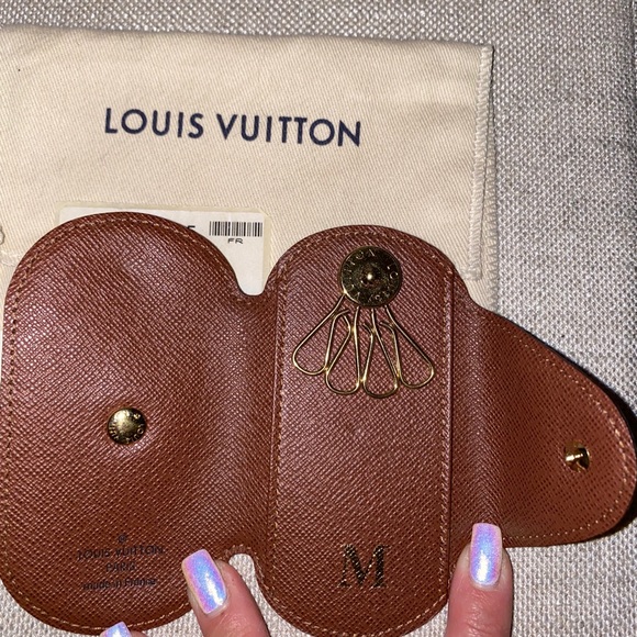 AUTHENTIC LOUIS VUITTON MULTICLES 4 MONO PM - Picture 2 of 4